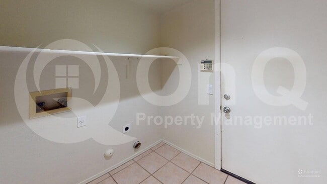 Building Photo - 8305 N Solitude Way