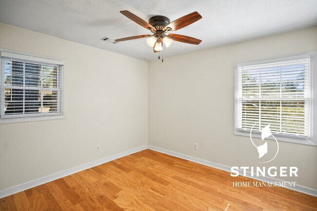 Building Photo - 3005 Dogwood St