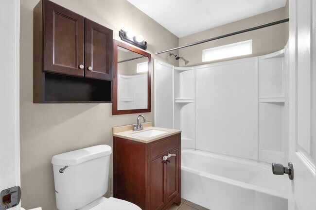 Building Photo - 1131/1133 W Ivy Ave