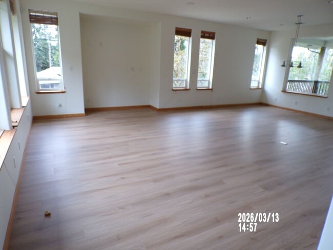 Building Photo - 4510 NW Queens Ave