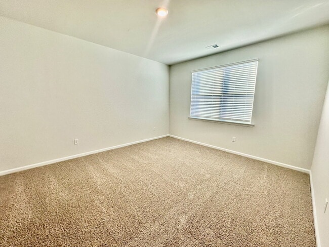 Building Photo - Three Bedroom Single Level Home in the Retreat at East Argent!