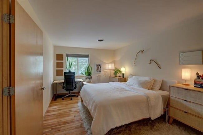 Building Photo - 2 Bedroom with Den