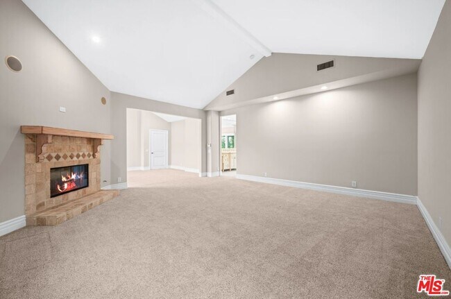 Building Photo - 11221 Briarcliff Ln