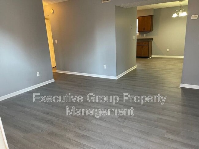 Building Photo - 355 Elmwood Dr