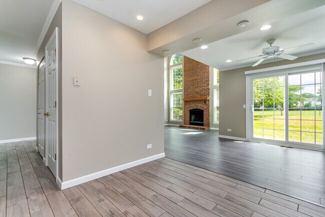 Building Photo - 2316 Highland Ct
