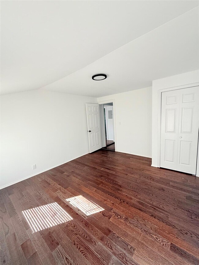 Building Photo - 815 Carpenter Pl