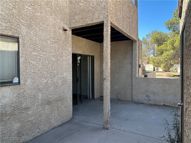 Building Photo - 3937 S Torrey Pines Dr