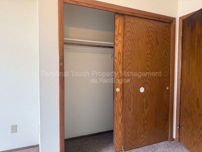 Building Photo - 301 6th St S