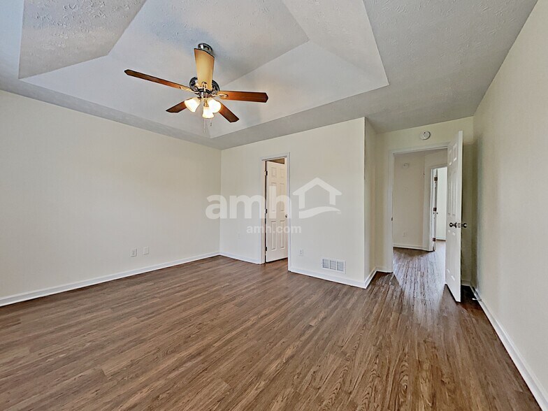 Building Photo - 2925 Hampton Valley Dr SE