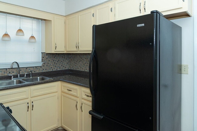 Building Photo - "Charming 3-Bed Oasis in Shalimar with 2 Full Baths and Cozy 1205 Sq. Ft.!