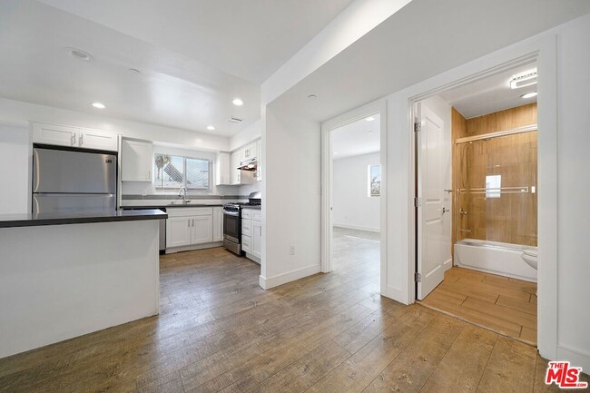 Building Photo - 14228 Sylvan St