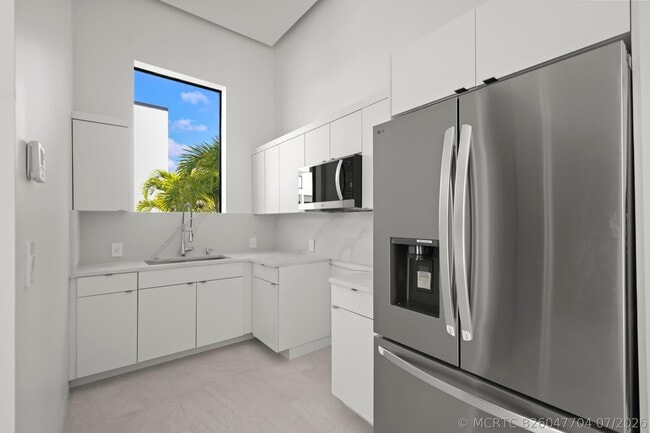 Building Photo - 6676 NW 66th Way