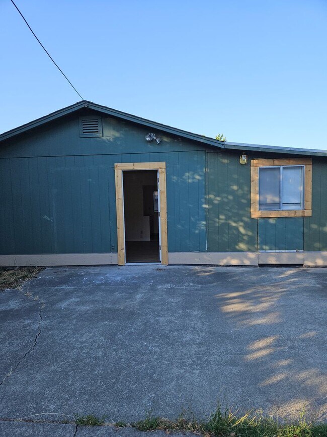 Primary Photo - Cozy studio completely renovated.