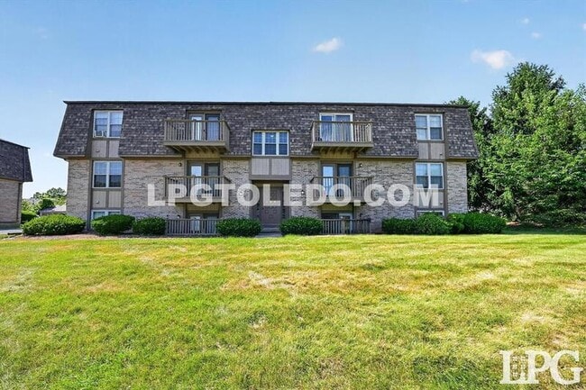 Building Photo - 811 Hilltop Ln