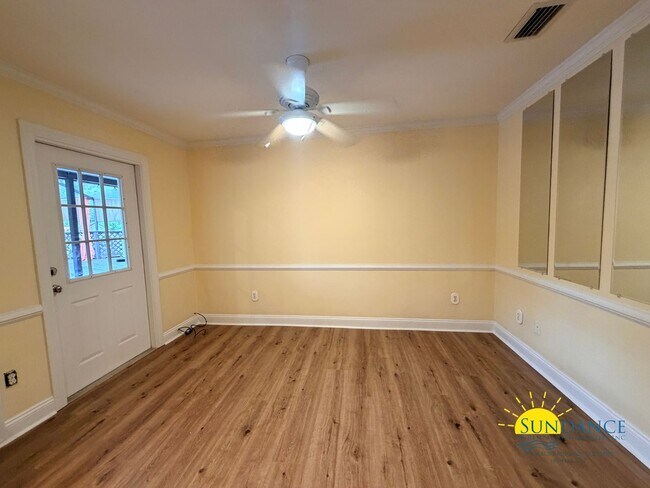 Building Photo - Stunning 3 Bedroom Home in Valparaiso with In-ground pool!