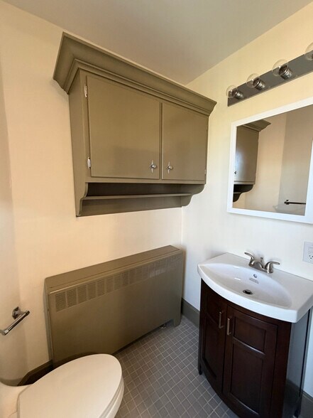 Building Photo - 28 W Main St