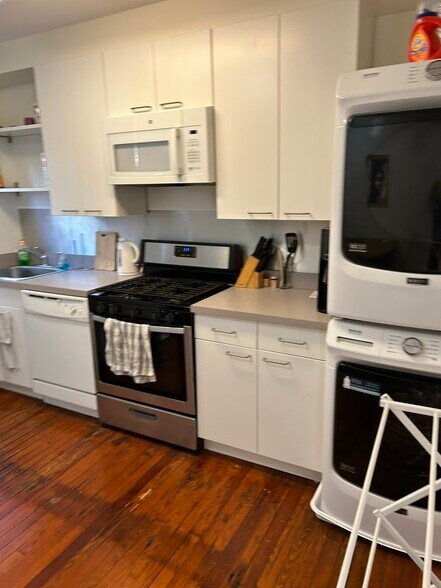 Building Photo - 3005 Huntingdon Ave