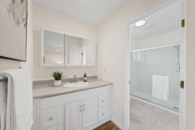 Building Photo - 464 Edelweiss Dr