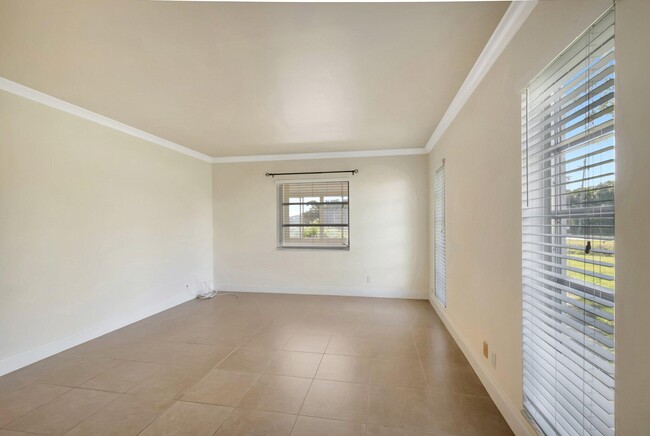 Building Photo - 2840 SW 13th St