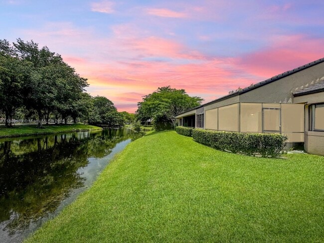 Building Photo - 9348 Chelsea Dr S