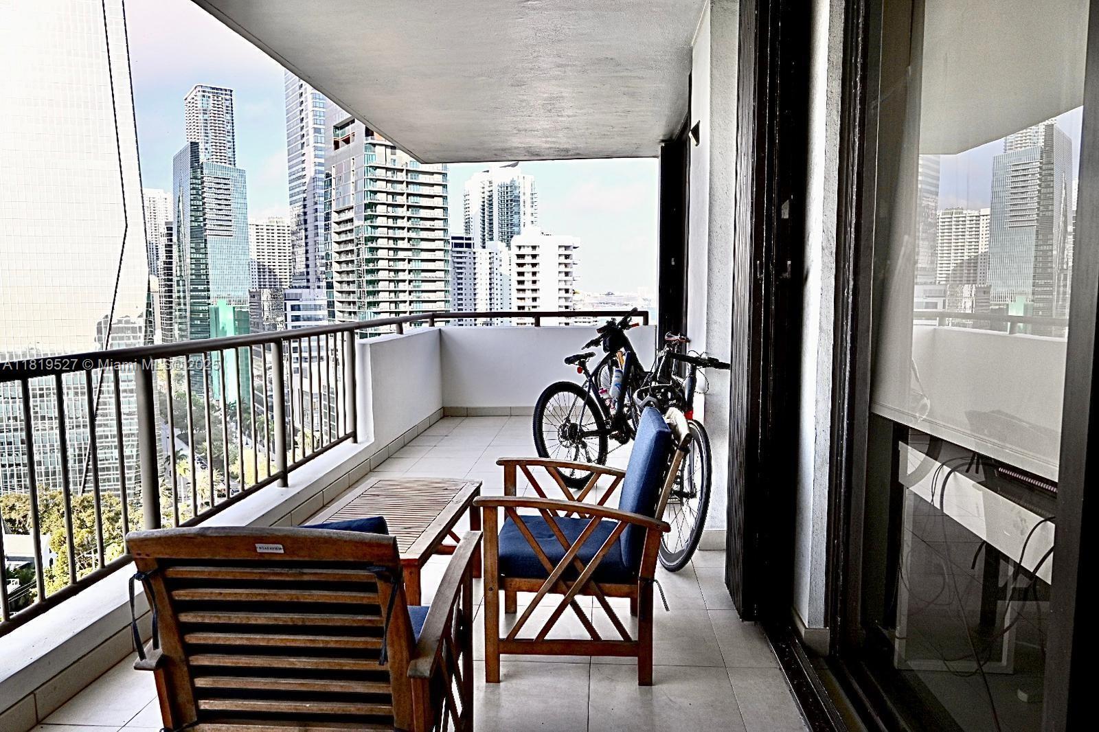 Building Photo - 1581 Brickell Ave