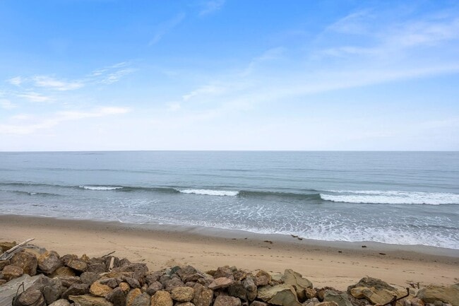 Building Photo - 3086 Solimar Beach Dr