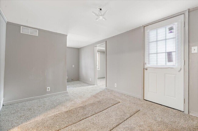Building Photo - 2609 Maplewood Ave