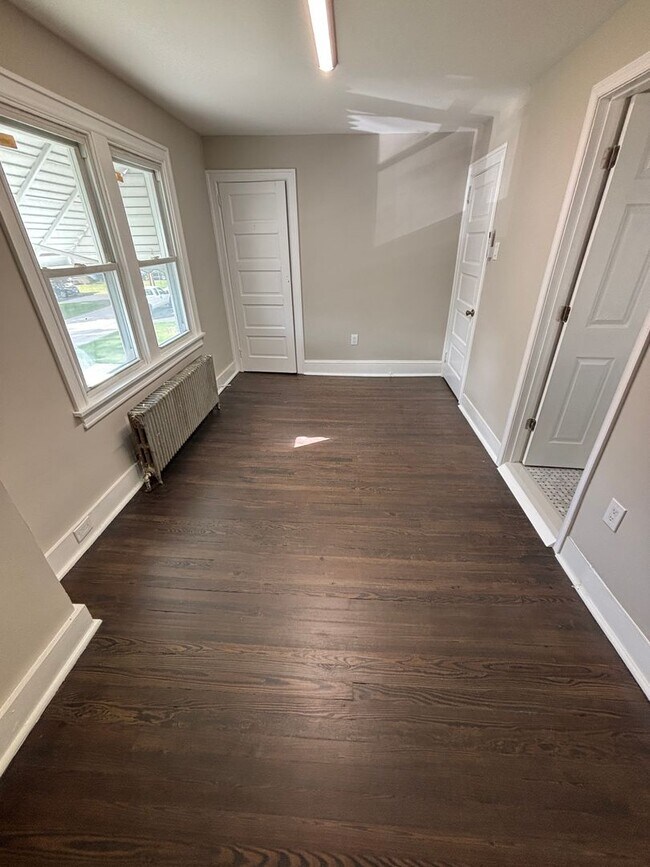 Building Photo - Newly Renovated 3-Bedroom, 2.5-Bath Home i...