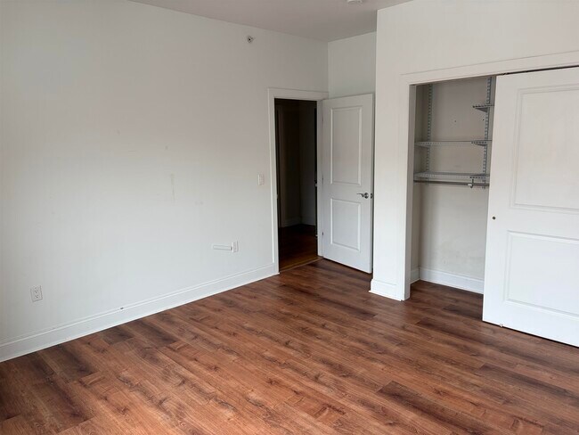 Building Photo - 5501 Hudson Ave