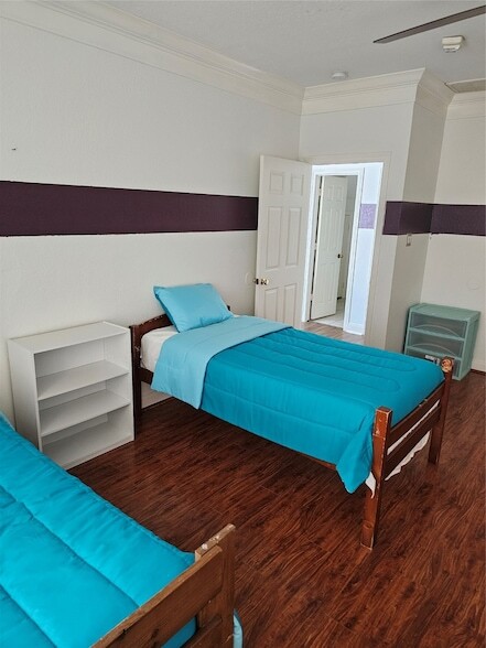 Building Photo - 1211 Lark Ln