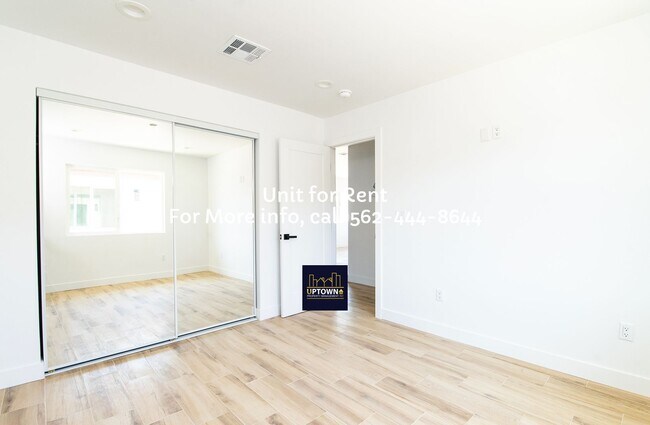 Building Photo - House - 2 Bedrooms + 1 Office / 1 Bathroom - Paramount