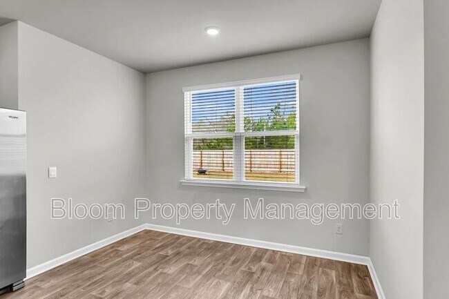 Building Photo - 205 Maple Hl Dr