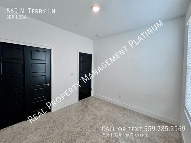 Building Photo - 569 N Terry Ln
