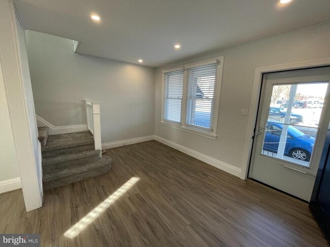 Building Photo - 760 W Railroad Ave