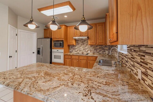 Building Photo - 11505 Emerald Falls Dr