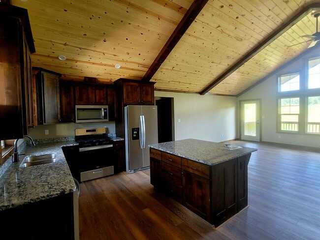 Building Photo - 401 Alpine Dr