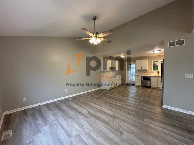 Building Photo - 219 Sandalwood Dr