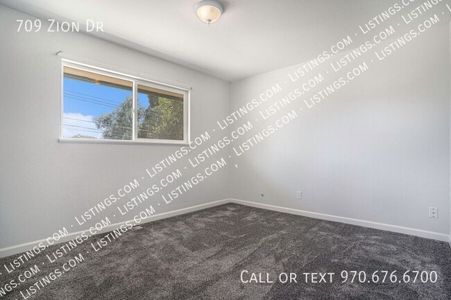 Building Photo - 709 Zion Dr
