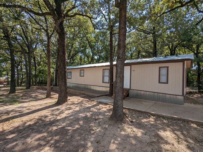 Building Photo - 103 Cardinal Ln