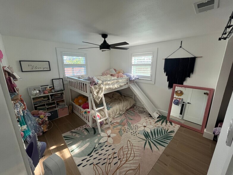 Building Photo - 5530 Bayou Grande Blvd NE
