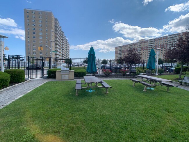 Building Photo - 260 Beach 81st St