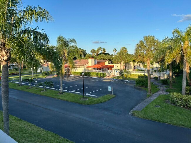 Building Photo - 2540 Boundbrook Blvd