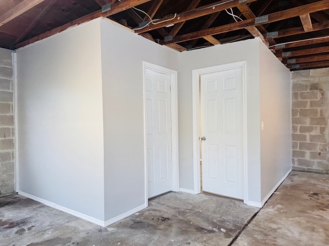 Building Photo - 113 NE Lincoln Cir N