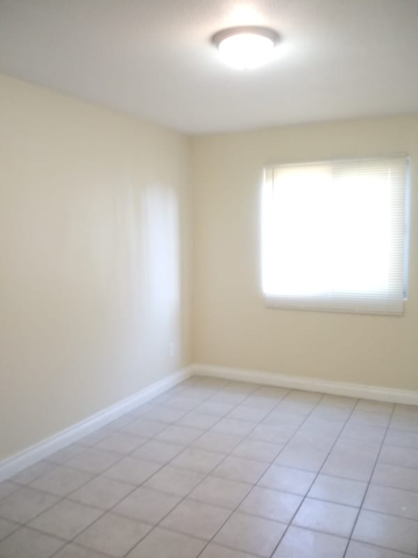 Building Photo - 304 E Sunkist St