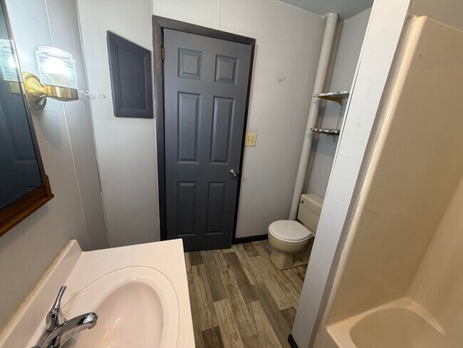 Building Photo - 18 Collett-S