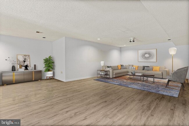 Building Photo - 12624 Golden Oak Dr