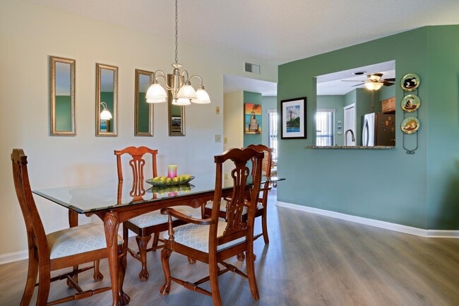 Building Photo - 6030 SE Martinique Dr