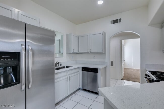 Building Photo - 5525 W Flamingo Rd