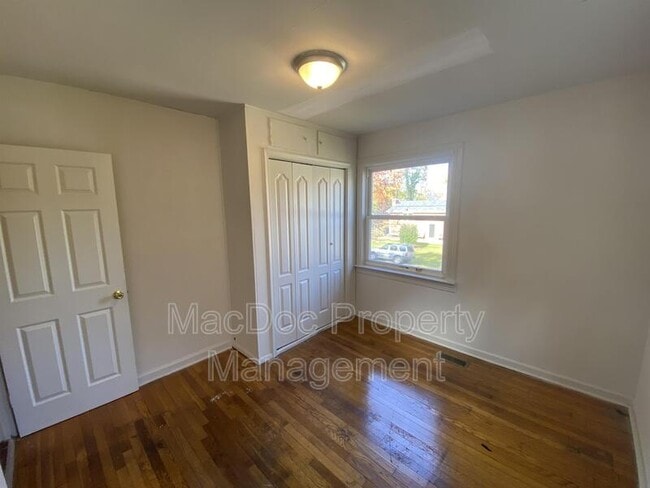 Building Photo - 126 Forest Ave