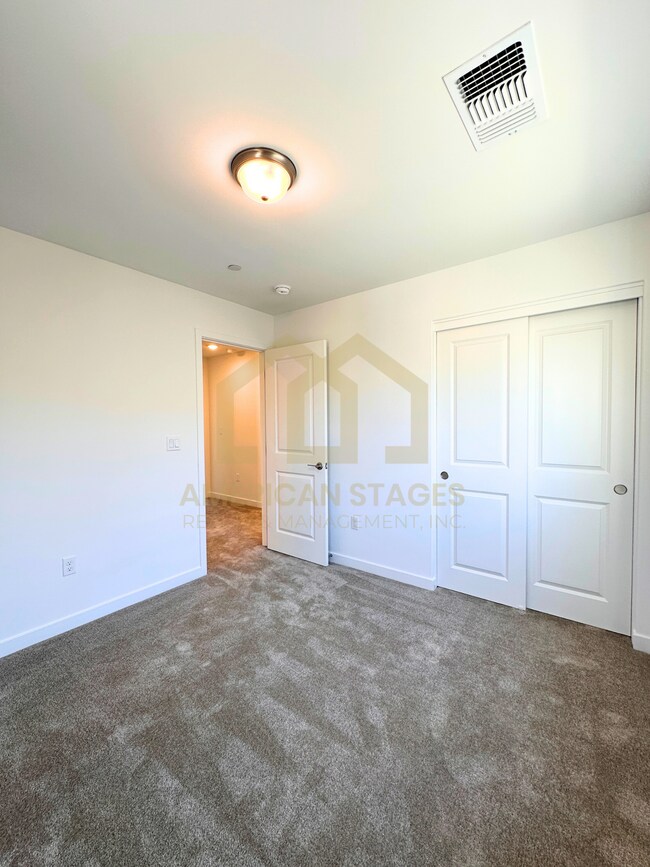 Building Photo - 1724 River Vista Way